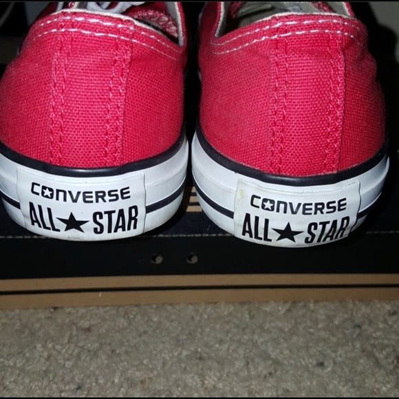 Red converse - Picture 3 of 5